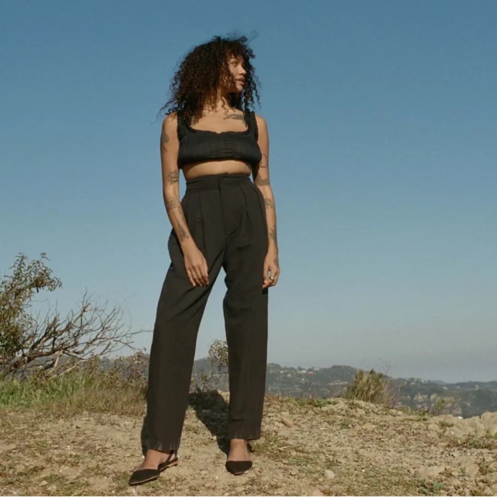 Doen Black High-Waist Pleated Trousers
